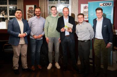 Die Mitglieder der JU mit Thomas Heilmann und unserem Gastgeber Nils-Peder Dobratz